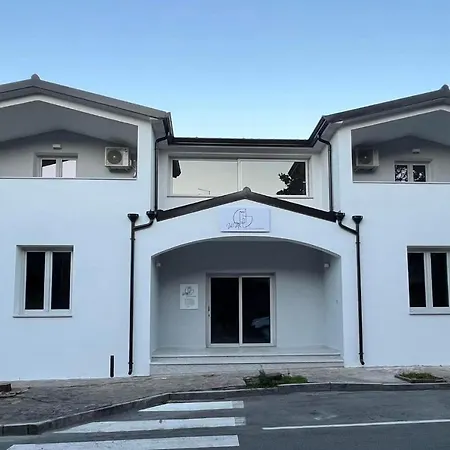 Vemi Guest house *